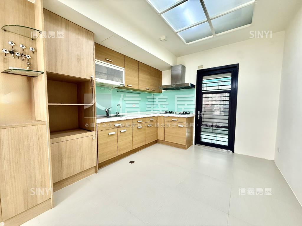 誠售榮華簡約３房＋車位房屋室內格局與周邊環境