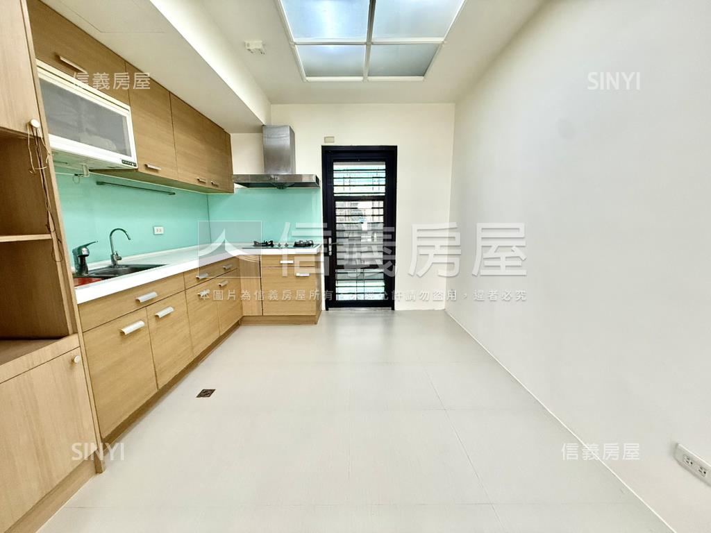 誠售榮華簡約３房＋車位房屋室內格局與周邊環境