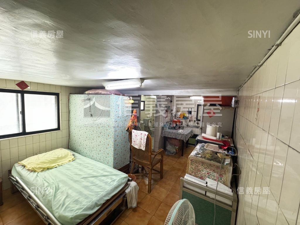 近輕軌面公園正路透店房屋室內格局與周邊環境