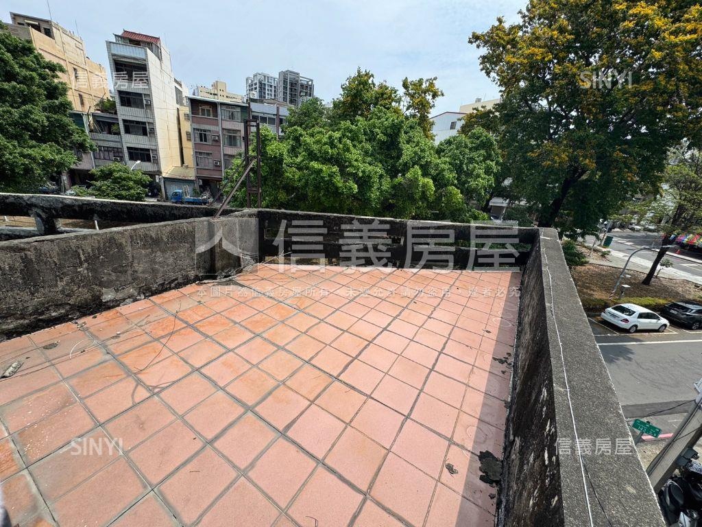 近輕軌面公園正路透店房屋室內格局與周邊環境
