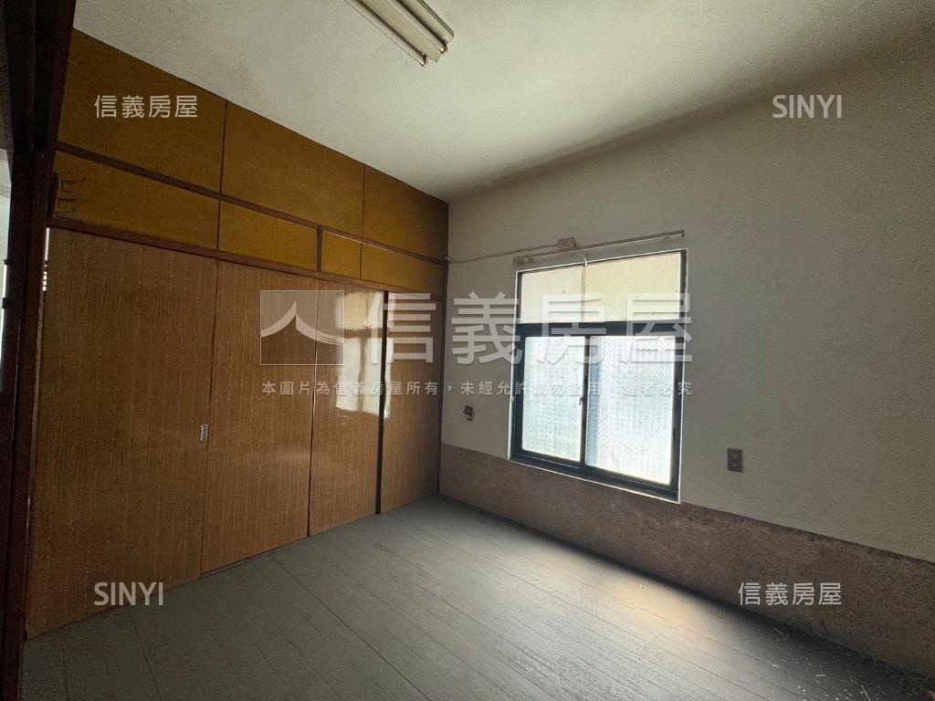 近輕軌面公園正路透店房屋室內格局與周邊環境