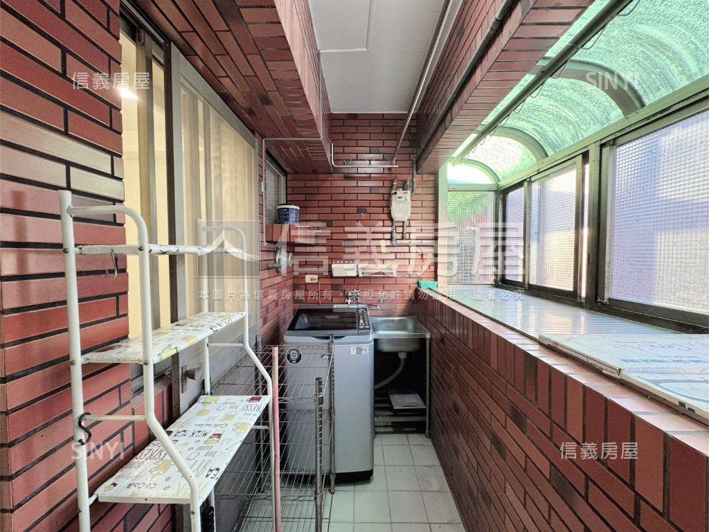 艾菲爾高樓明亮四房車位房屋室內格局與周邊環境