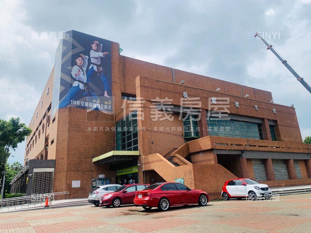 艾菲爾高樓明亮四房車位房屋室內格局與周邊環境