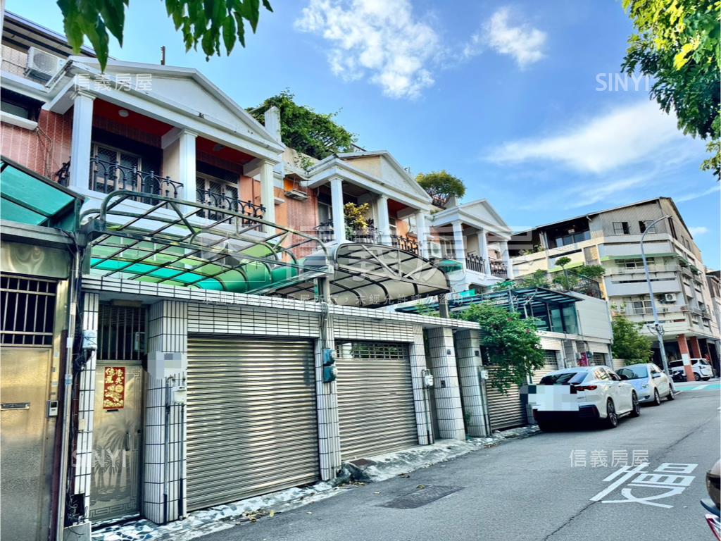 專任正面公園臨路車庫別墅房屋室內格局與周邊環境