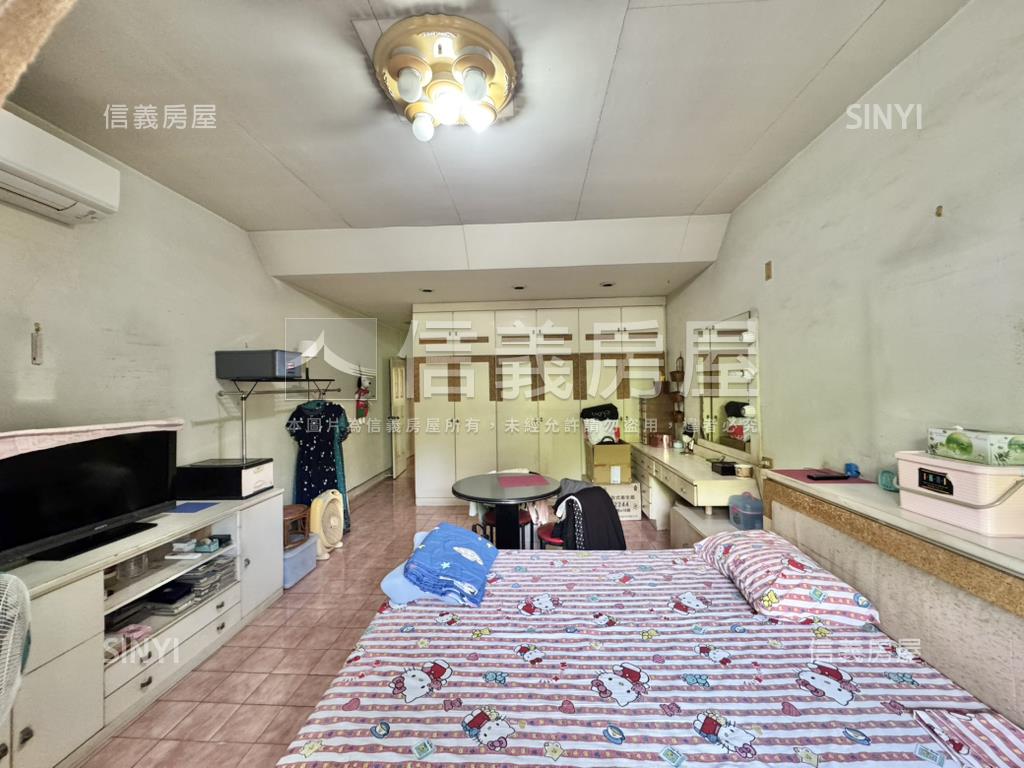 專任正面公園臨路車庫別墅房屋室內格局與周邊環境