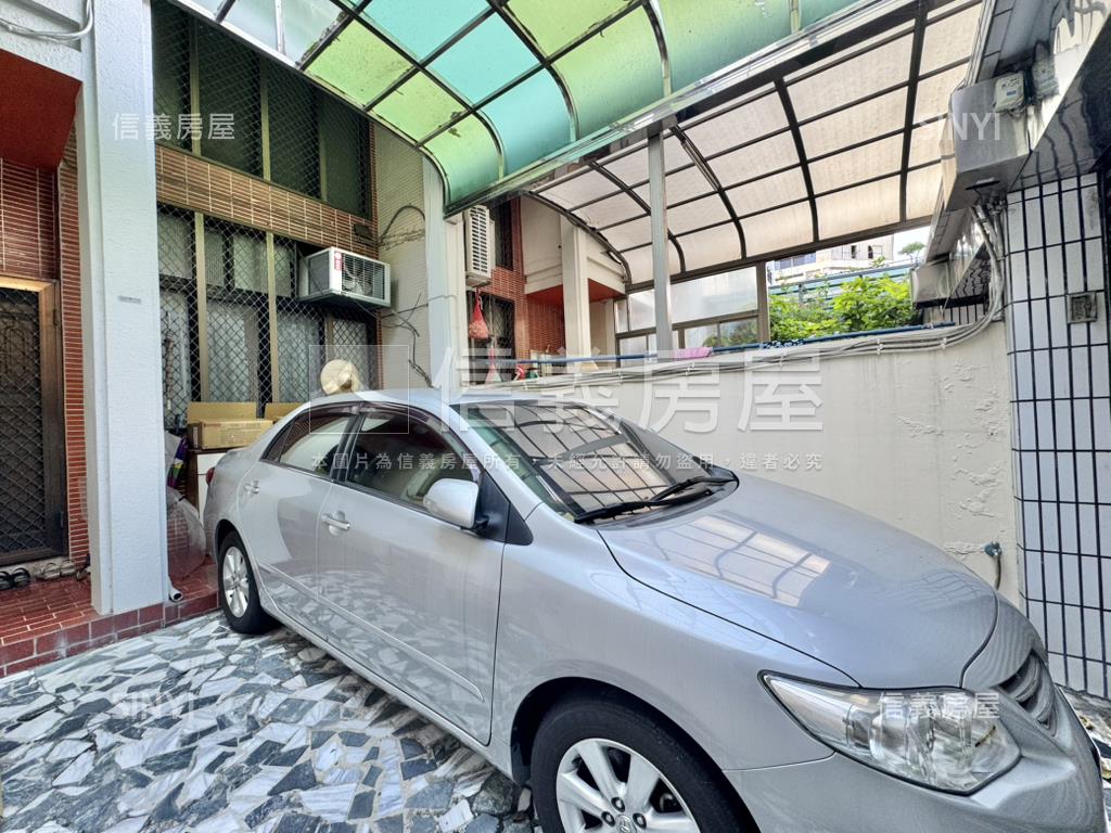 專任正面公園臨路車庫別墅房屋室內格局與周邊環境