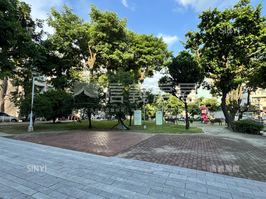 專任正面公園臨路車庫別墅房屋室內格局與周邊環境