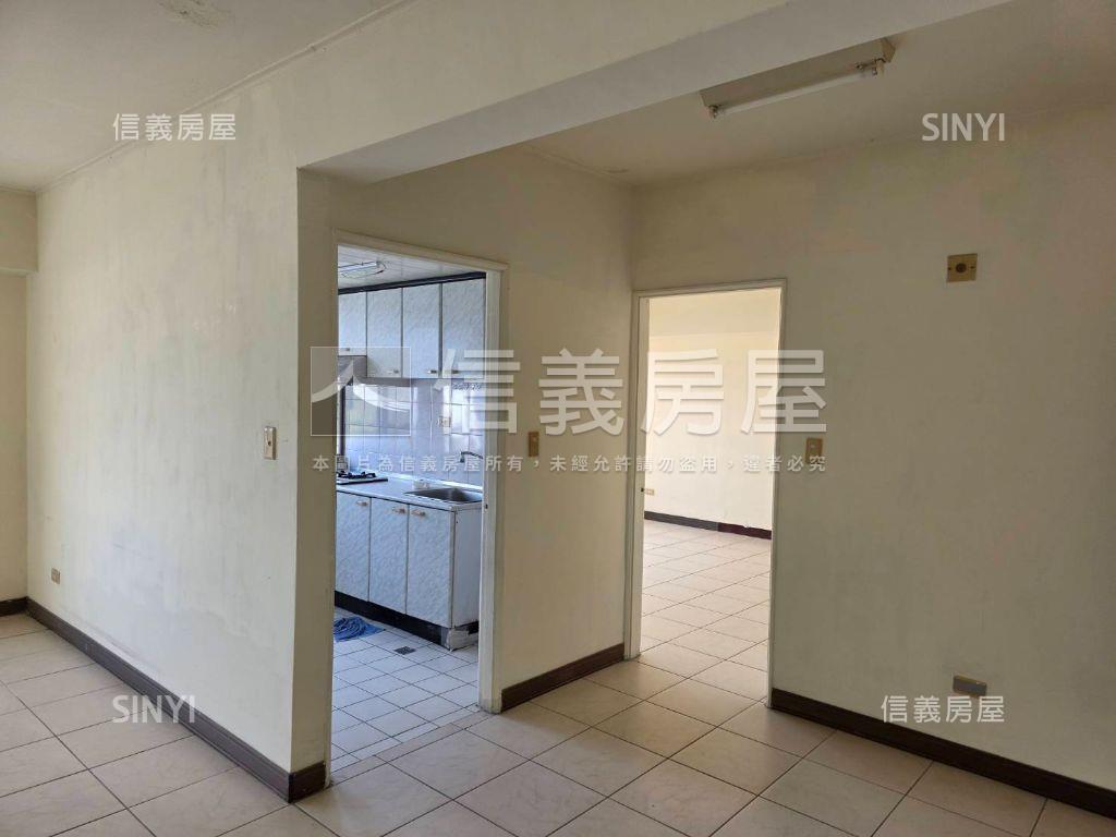 西區華廈有車位房屋室內格局與周邊環境