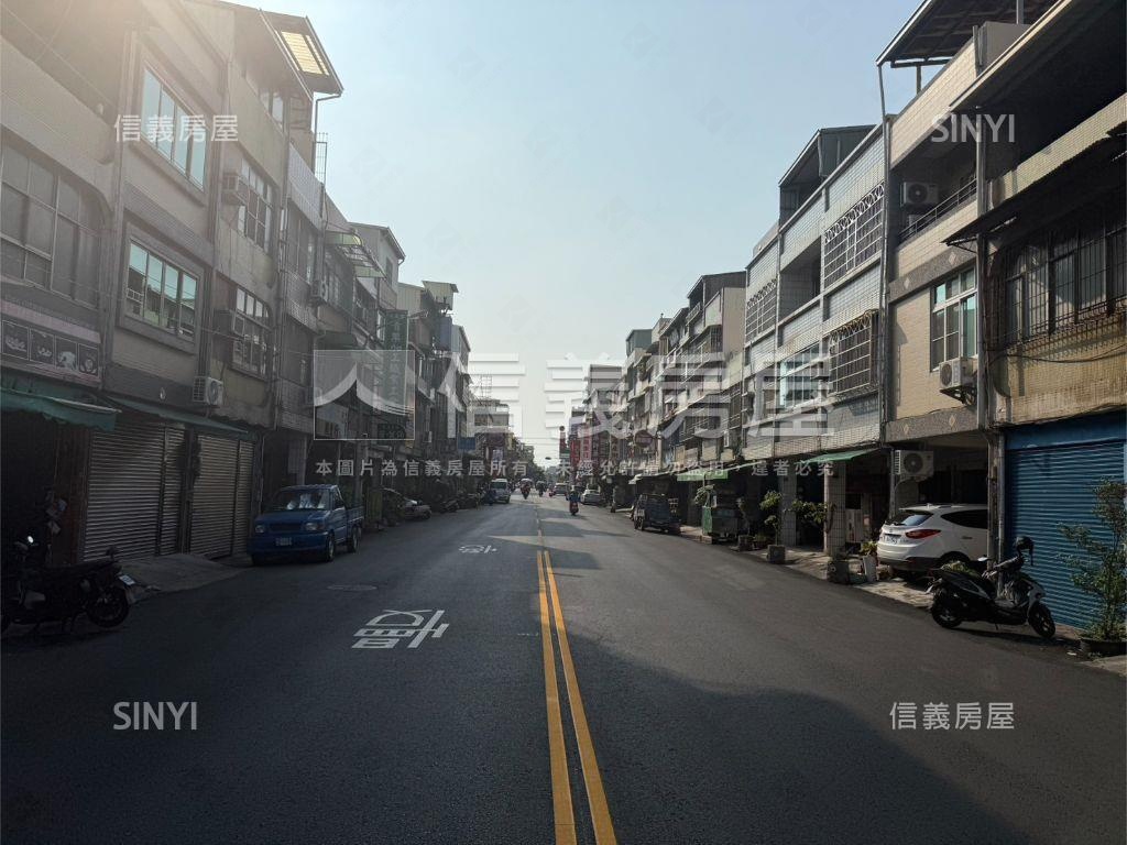 鳳山正路熱鬧透天店面房屋室內格局與周邊環境