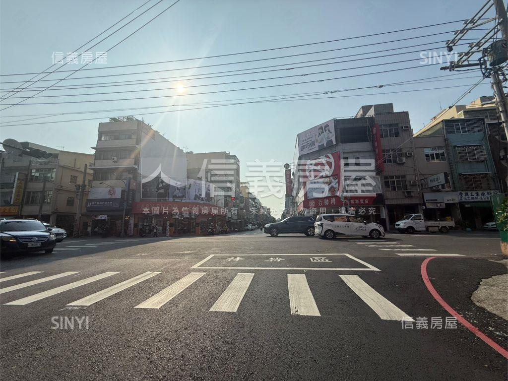 鳳山正路熱鬧透天店面房屋室內格局與周邊環境