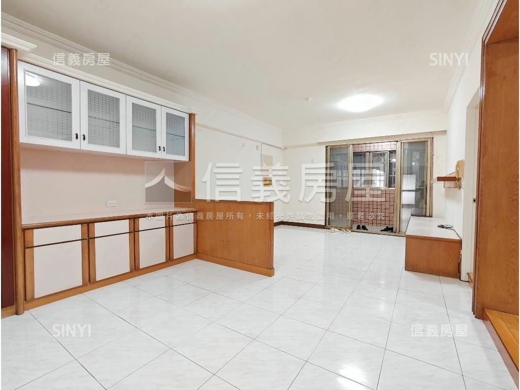 漫步捷運大四房車位房屋室內格局與周邊環境