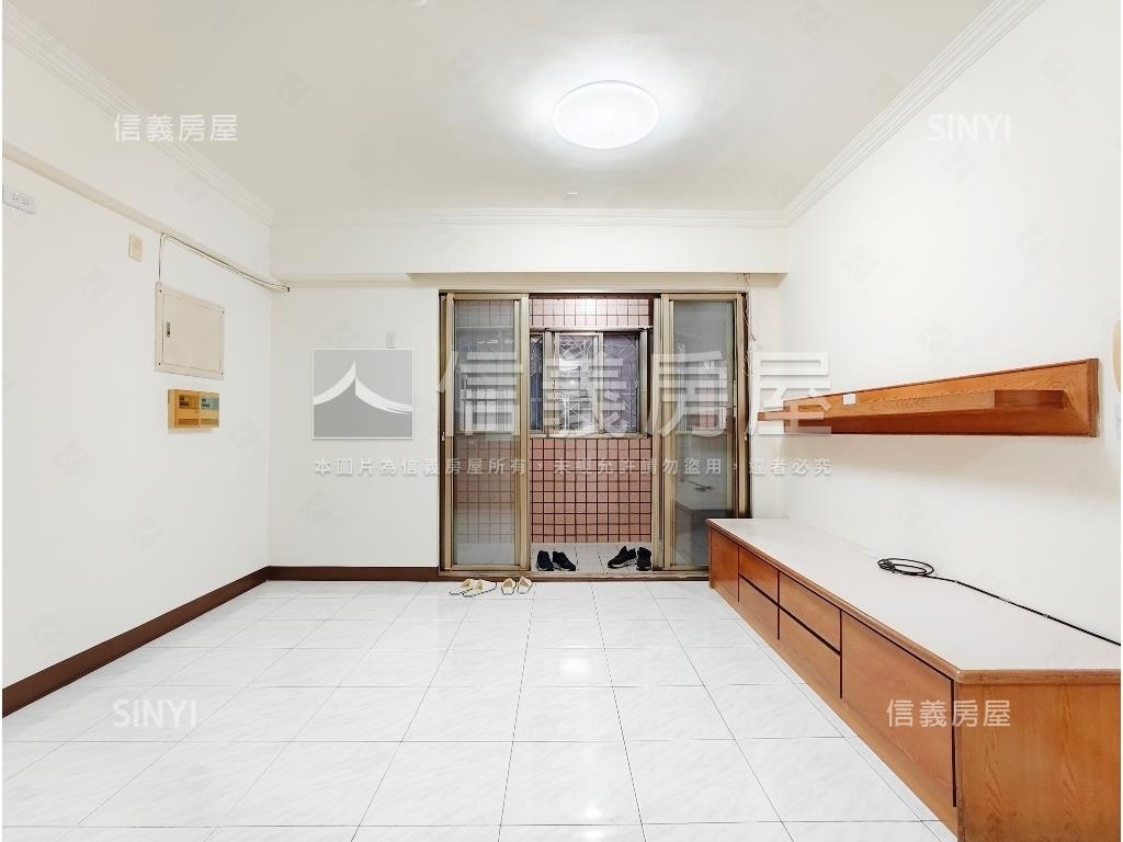 漫步捷運大四房車位房屋室內格局與周邊環境