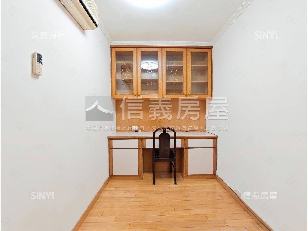 漫步捷運大四房車位房屋室內格局與周邊環境