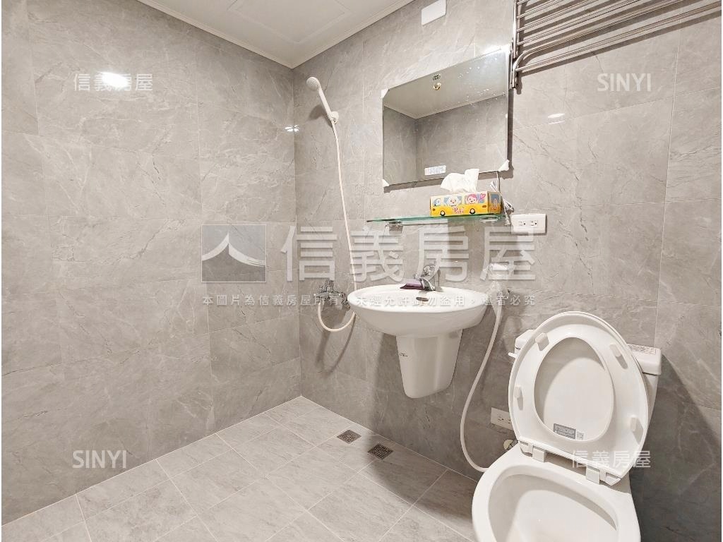 漫步捷運大四房車位房屋室內格局與周邊環境