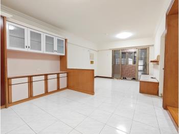 漫步捷運大四房車位