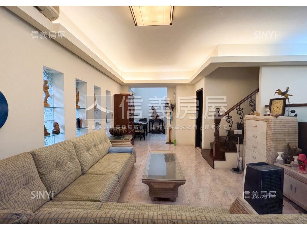 陽明山稀有庭院戶帶車位房屋室內格局與周邊環境