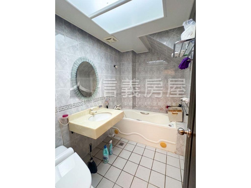 陽明山稀有庭院戶帶車位房屋室內格局與周邊環境