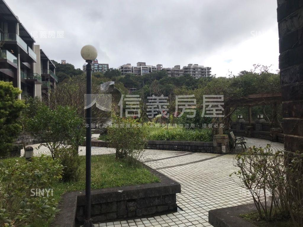 陽明山稀有庭院戶帶車位房屋室內格局與周邊環境