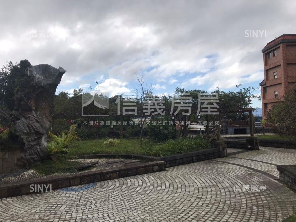 陽明山稀有庭院戶帶車位房屋室內格局與周邊環境