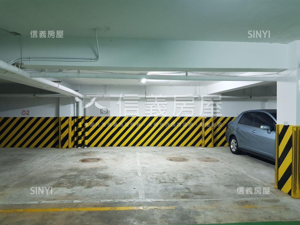 陽明山稀有庭院戶帶車位房屋室內格局與周邊環境