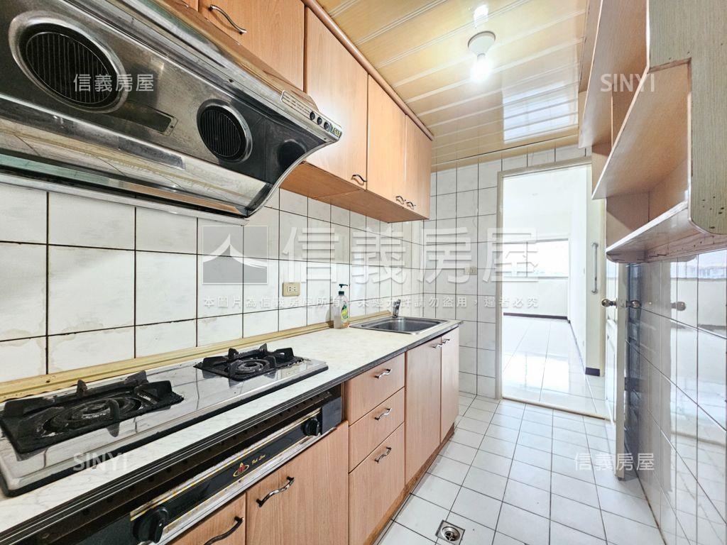 近交流道高樓採光三房車位房屋室內格局與周邊環境