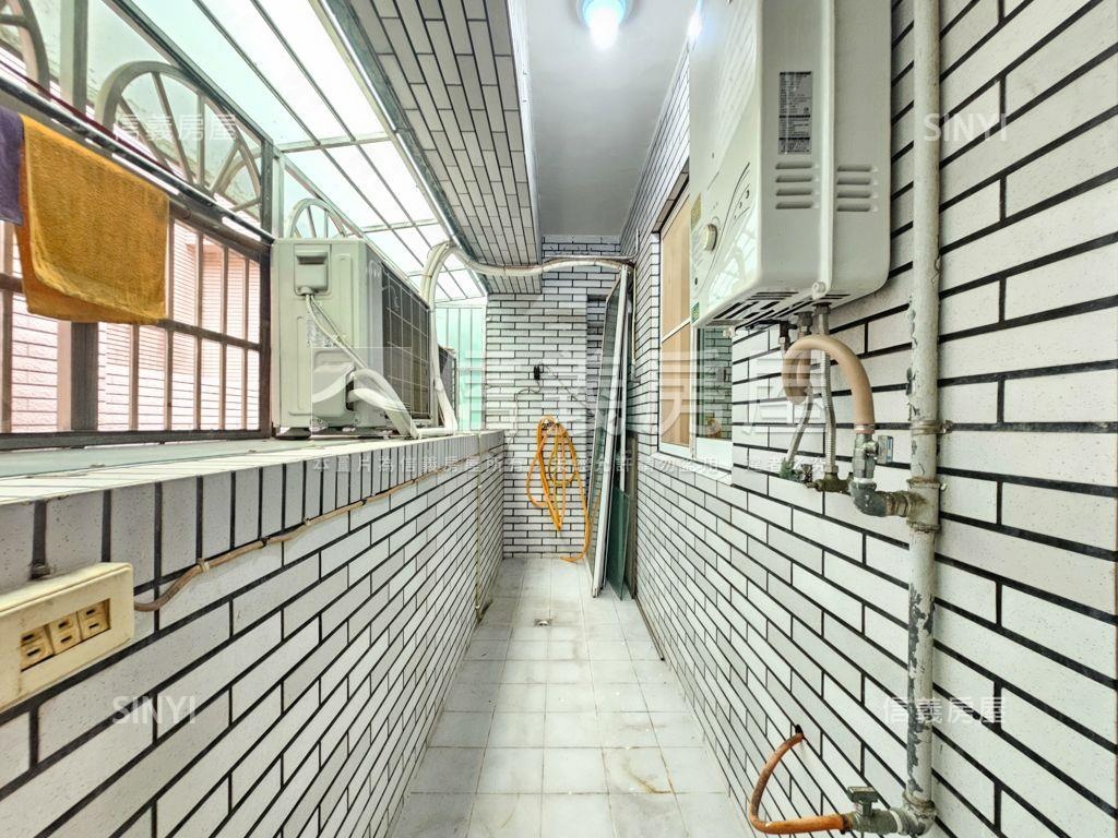 近交流道高樓採光三房車位房屋室內格局與周邊環境