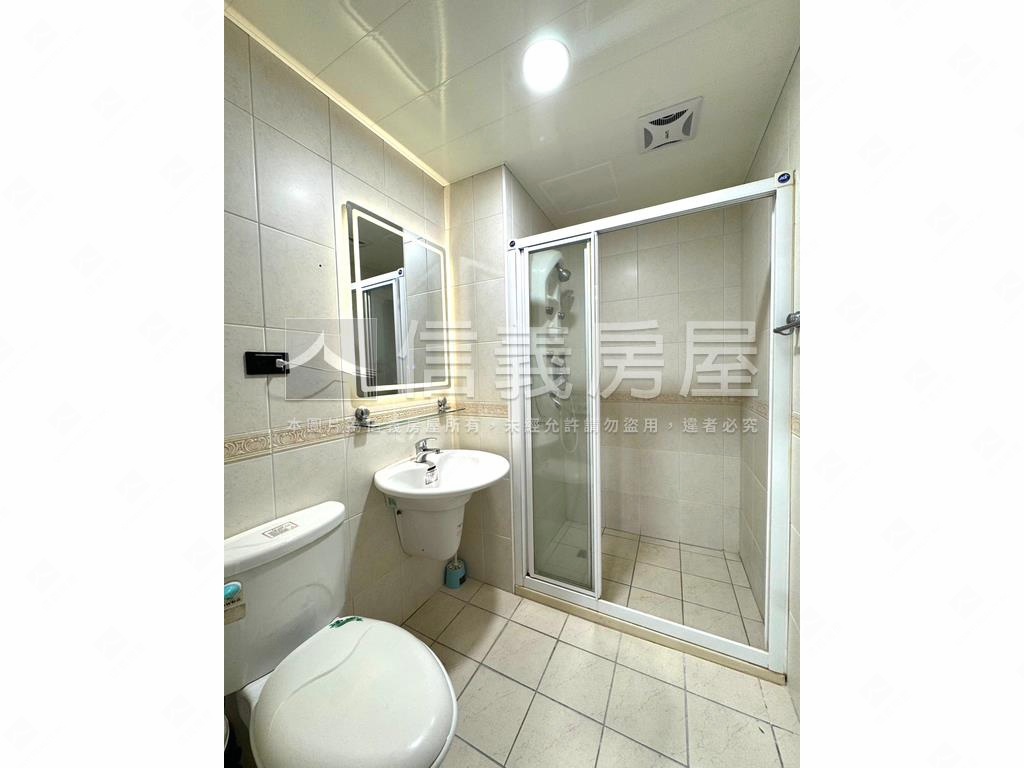 歐洲之旅三房車位房屋室內格局與周邊環境