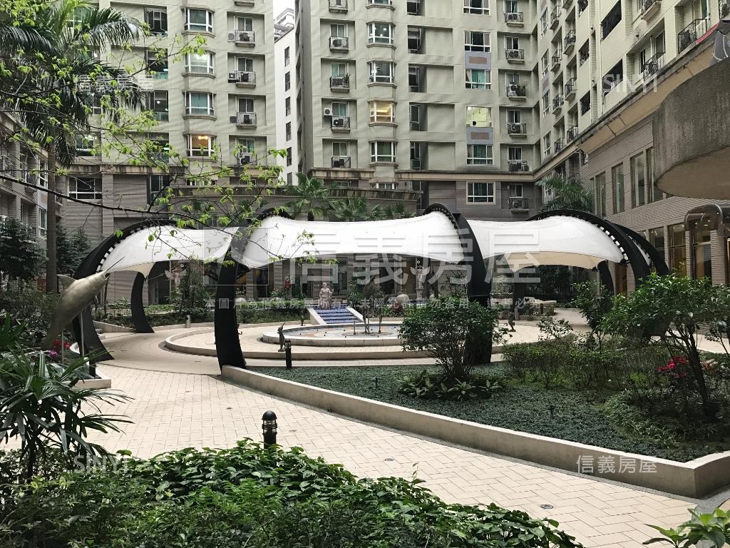 歐洲之旅三房車位房屋室內格局與周邊環境