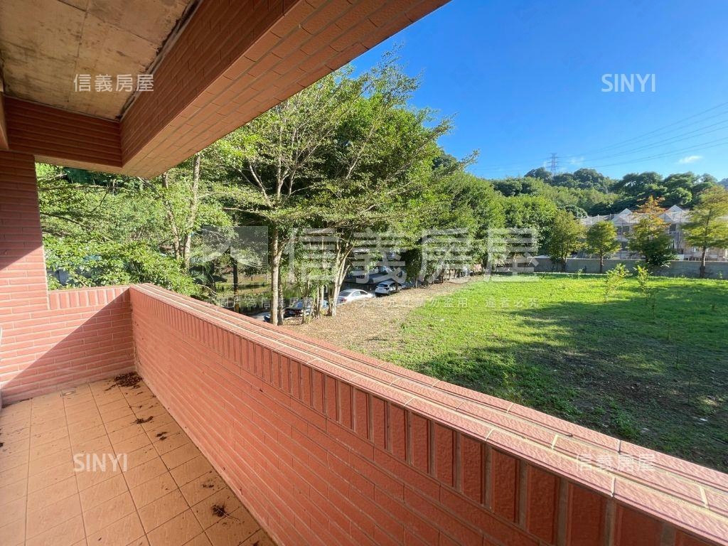 平地少有庭院毛胚別墅房屋室內格局與周邊環境