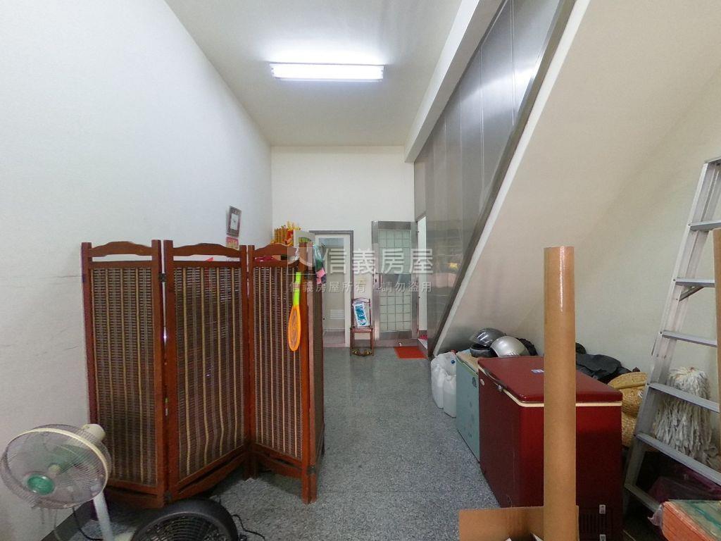 巨蛋明誠正路三角窗旁金透房屋室內格局與周邊環境