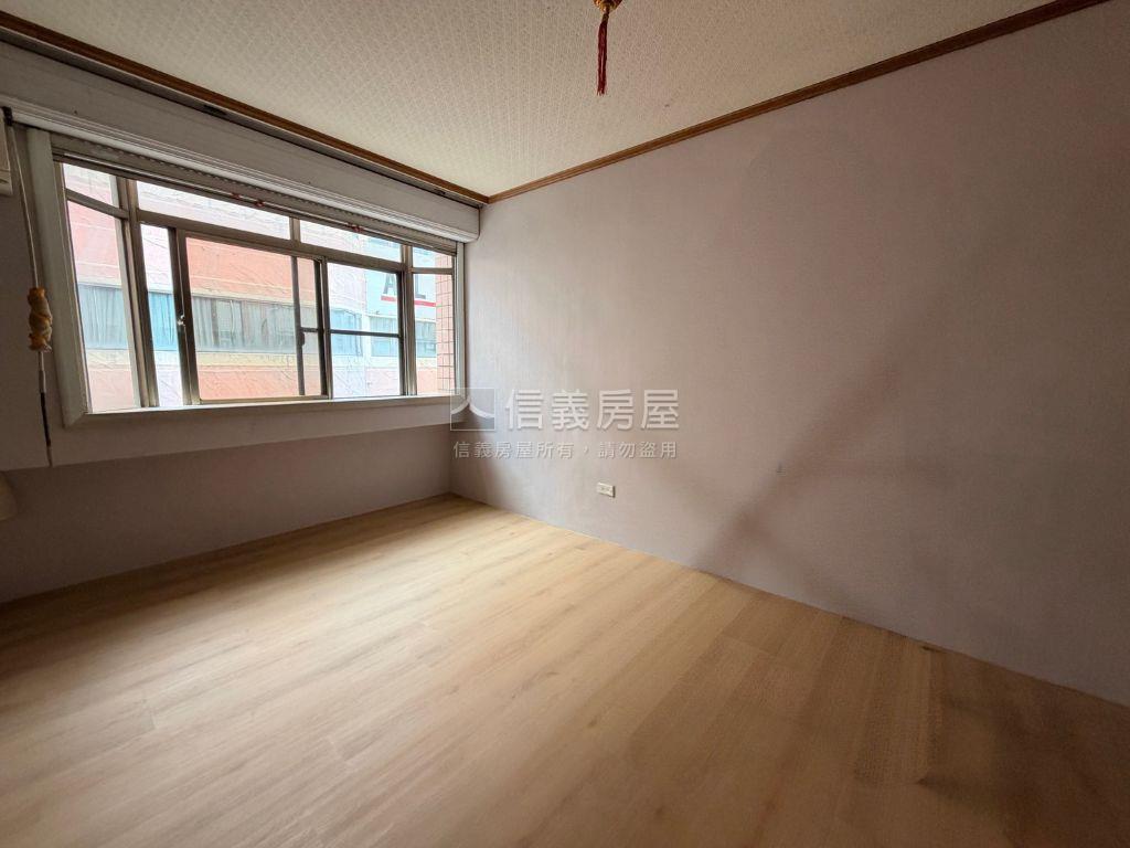 巨蛋明誠正路三角窗旁金透房屋室內格局與周邊環境