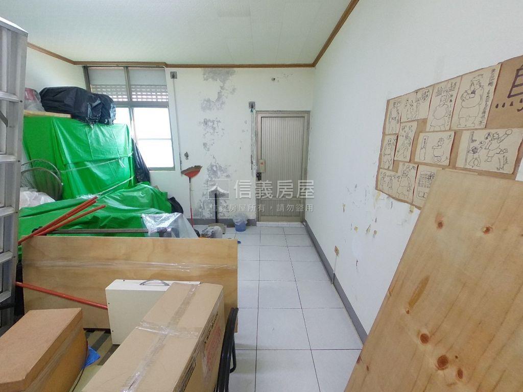 巨蛋明誠正路三角窗旁金透房屋室內格局與周邊環境
