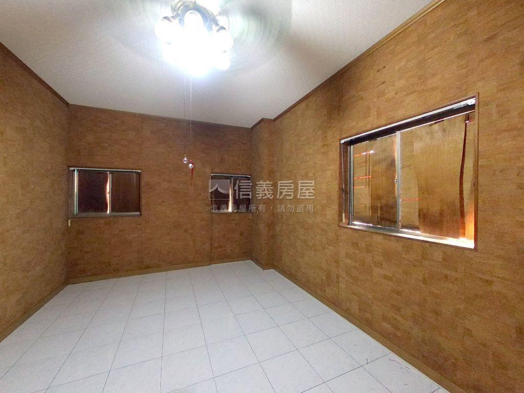 巨蛋明誠正路三角窗旁金透房屋室內格局與周邊環境