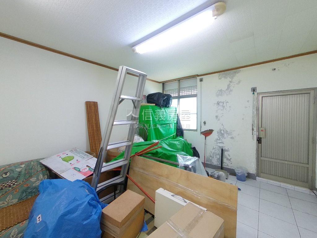巨蛋明誠正路三角窗旁金透房屋室內格局與周邊環境