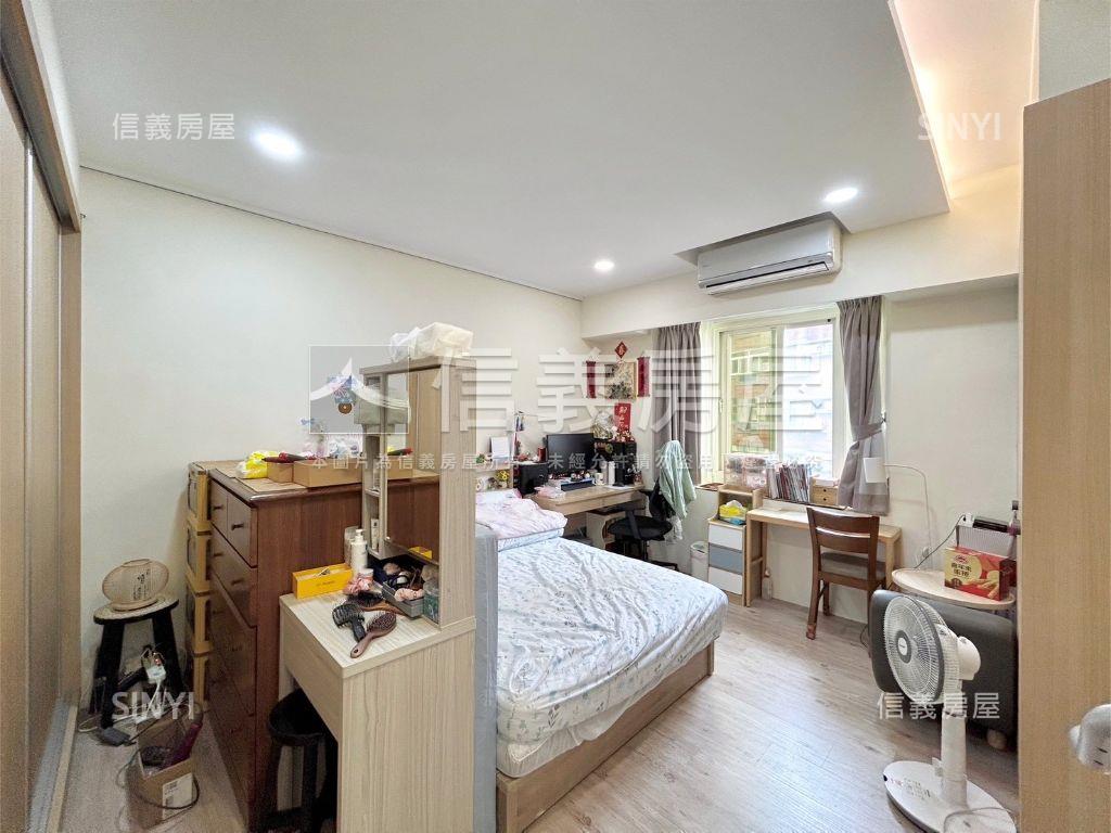 中正伯爵立即入住四房車位房屋室內格局與周邊環境