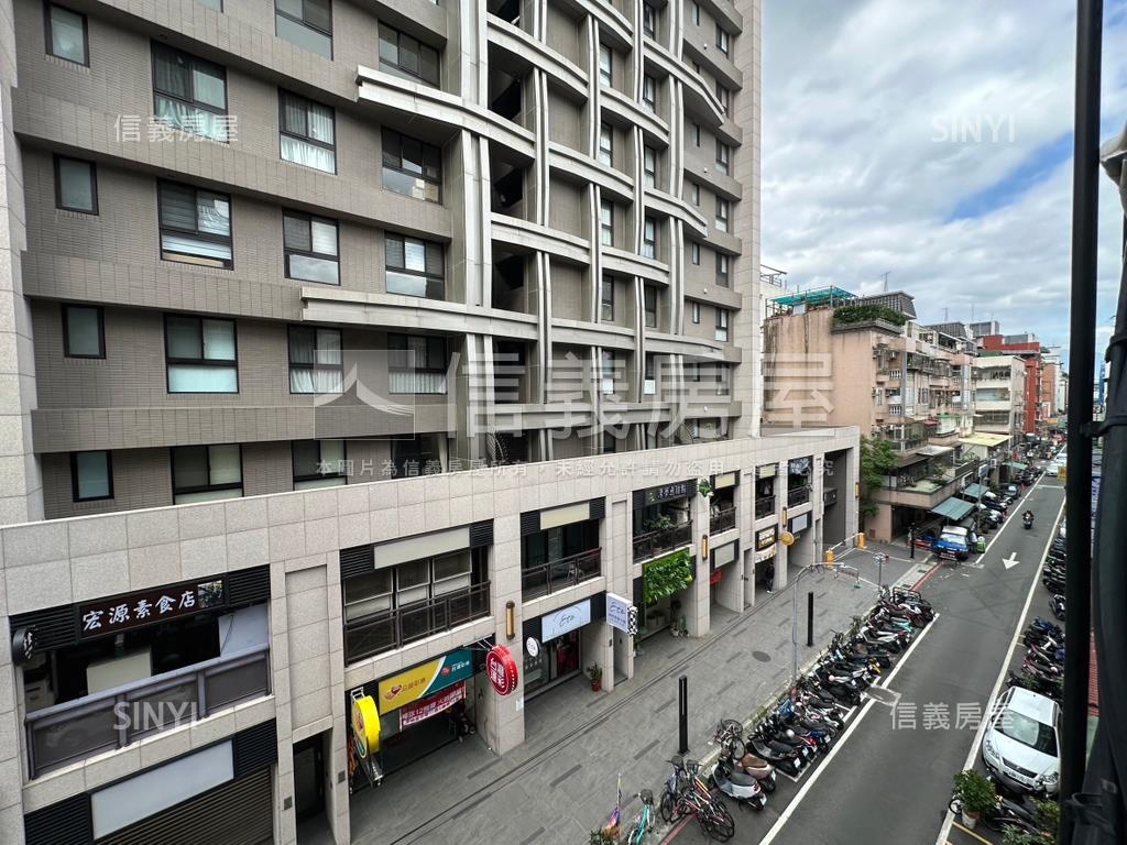 近捷運小店面房屋室內格局與周邊環境