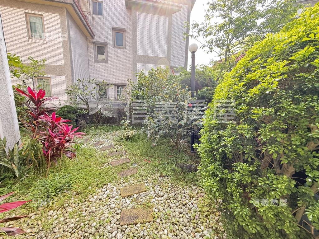 名峰山莊有車庫庭院房屋室內格局與周邊環境