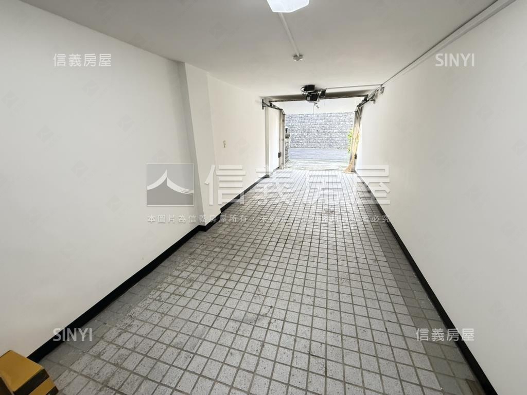名峰山莊有車庫庭院房屋室內格局與周邊環境