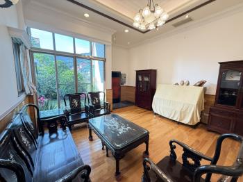 名峰山莊有車庫庭院