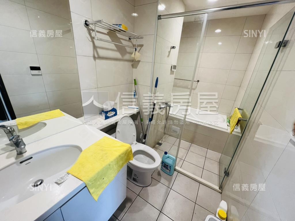 超美裝潢兩房平車房屋室內格局與周邊環境