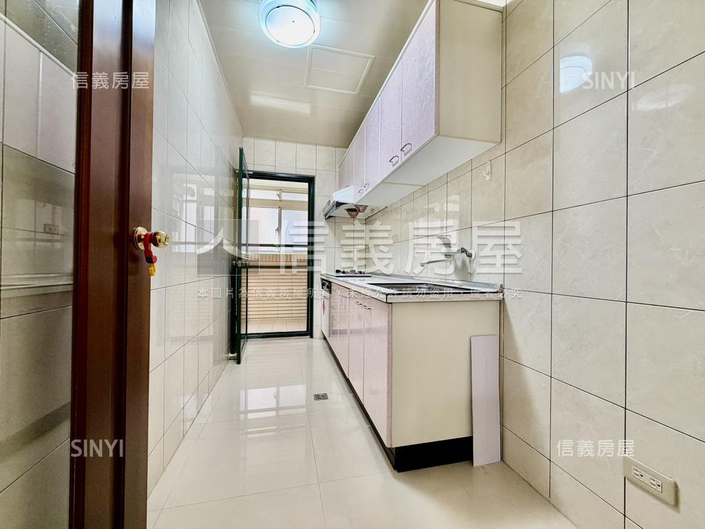 南港子重劃區電梯三房房屋室內格局與周邊環境