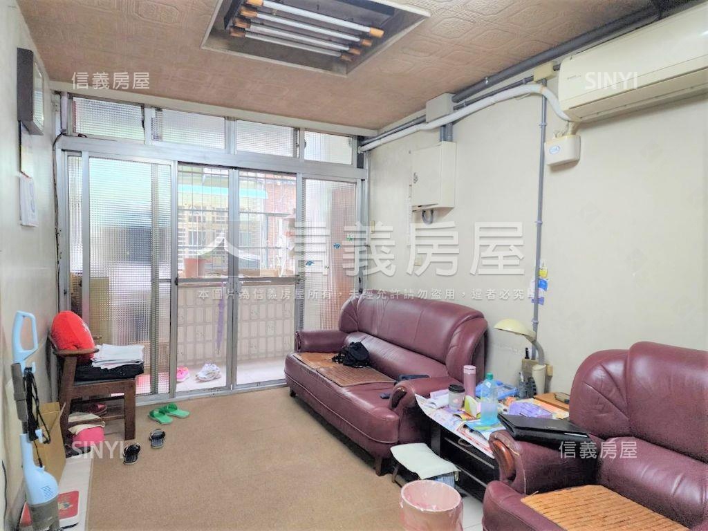 新板特區旁方正２樓房屋室內格局與周邊環境