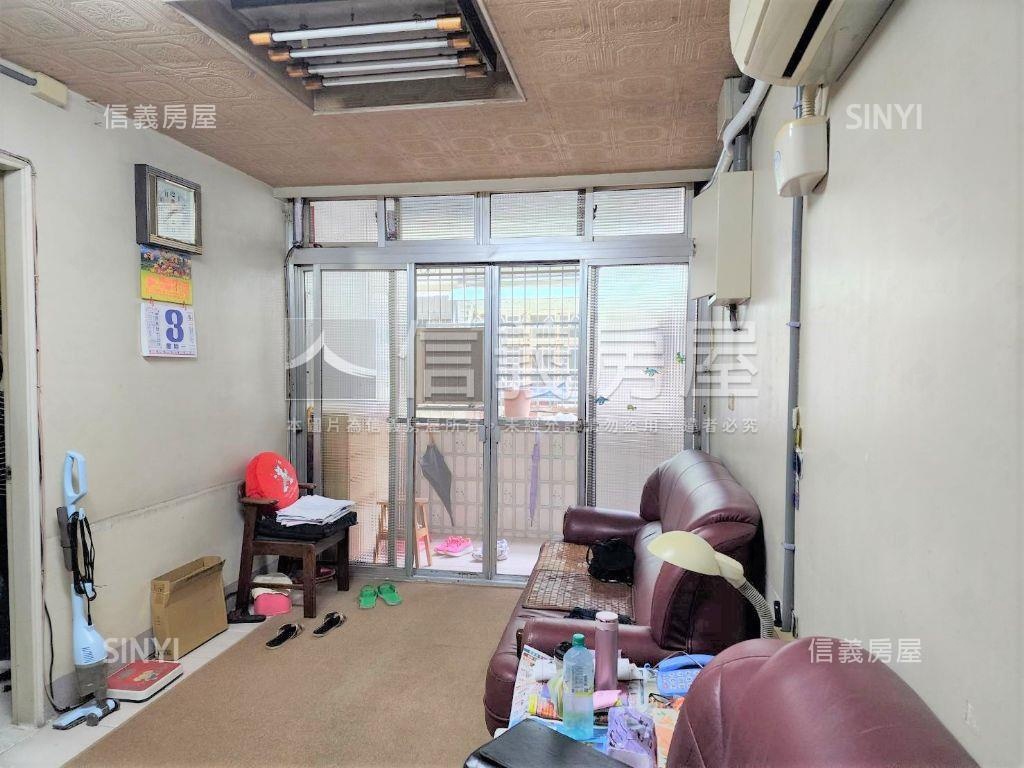 新板特區旁方正２樓房屋室內格局與周邊環境