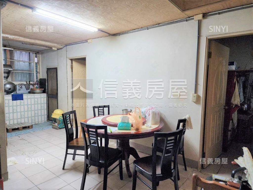 新板特區旁方正２樓房屋室內格局與周邊環境