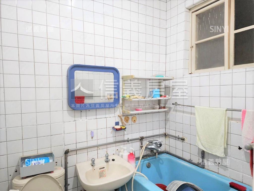 新板特區旁方正２樓房屋室內格局與周邊環境