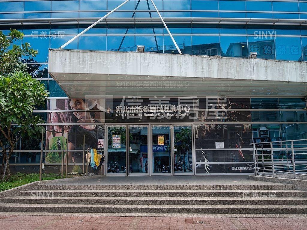 新板特區旁方正２樓房屋室內格局與周邊環境