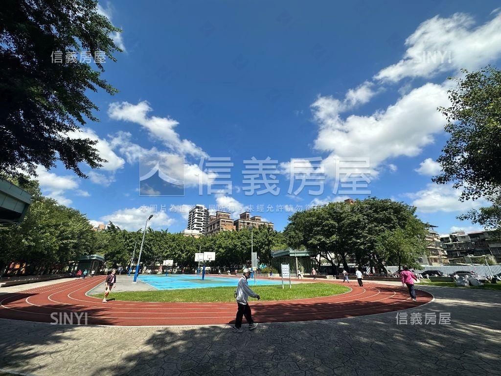 新板特區旁方正２樓房屋室內格局與周邊環境