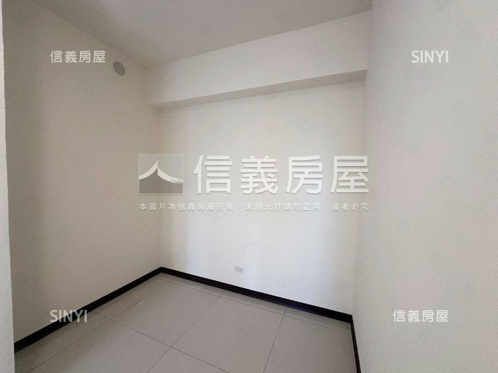 青埔ＭＲＴ景觀四房三車位房屋室內格局與周邊環境