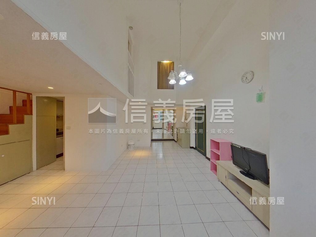 光榮冠軍挑高電梯大樓房屋室內格局與周邊環境