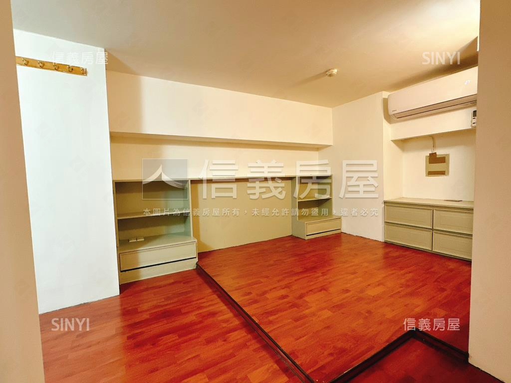 光榮冠軍挑高電梯大樓房屋室內格局與周邊環境